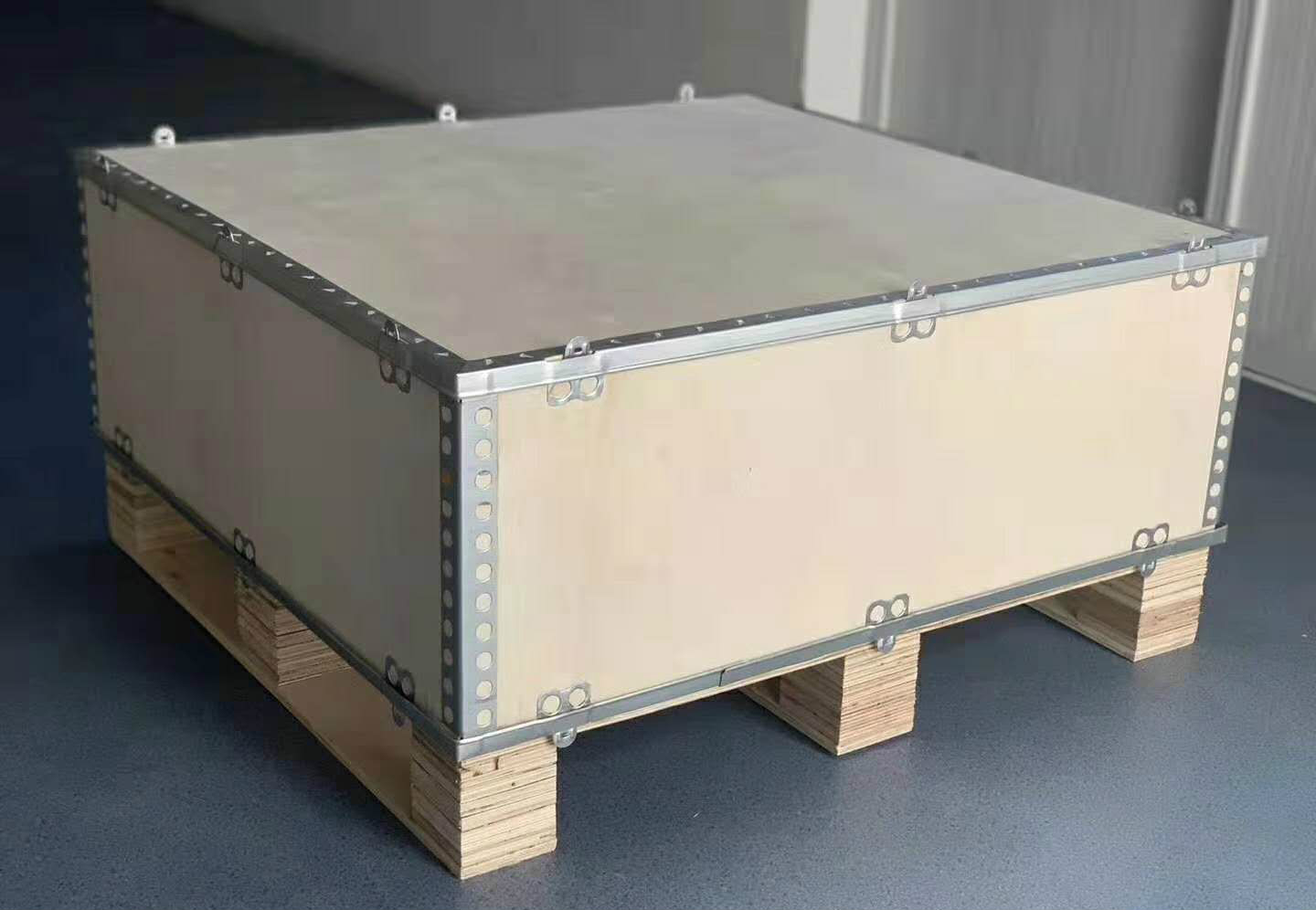 无锡木包装厂家定制钢边箱价格