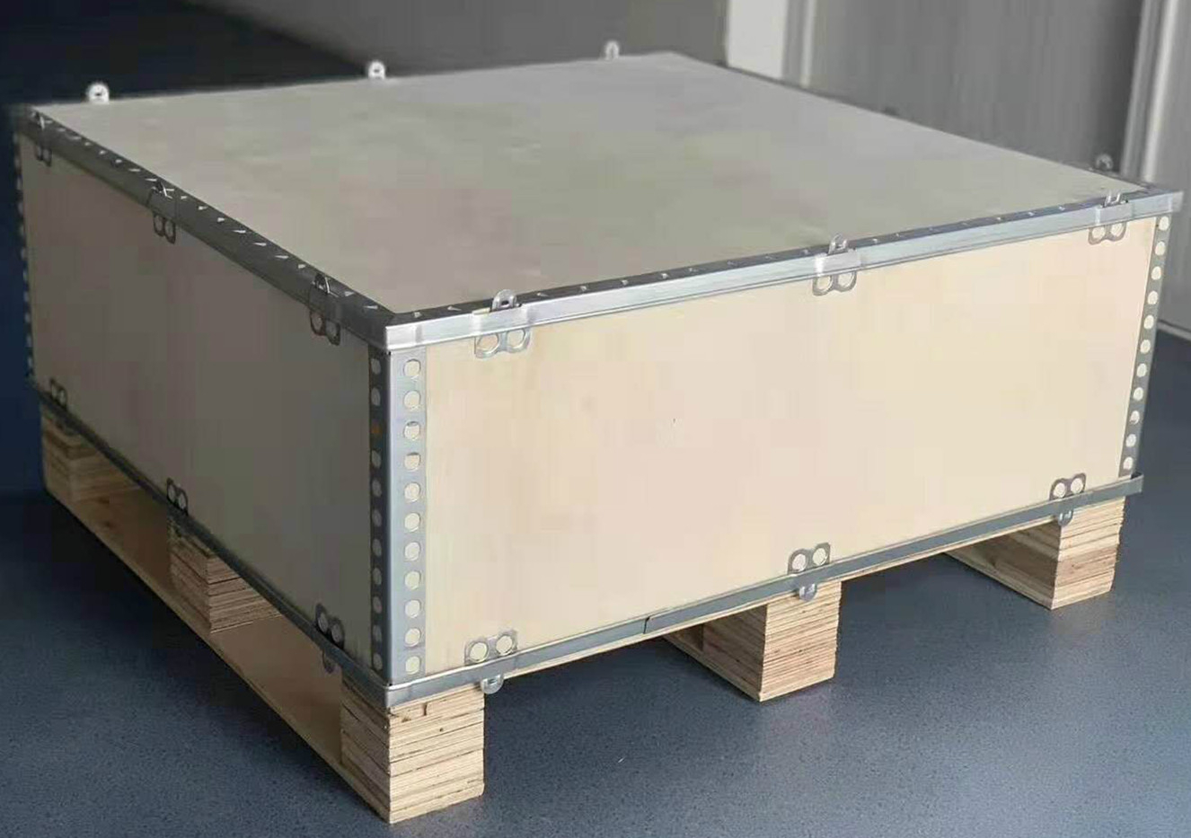 钢边箱与围板箱有什么区别？